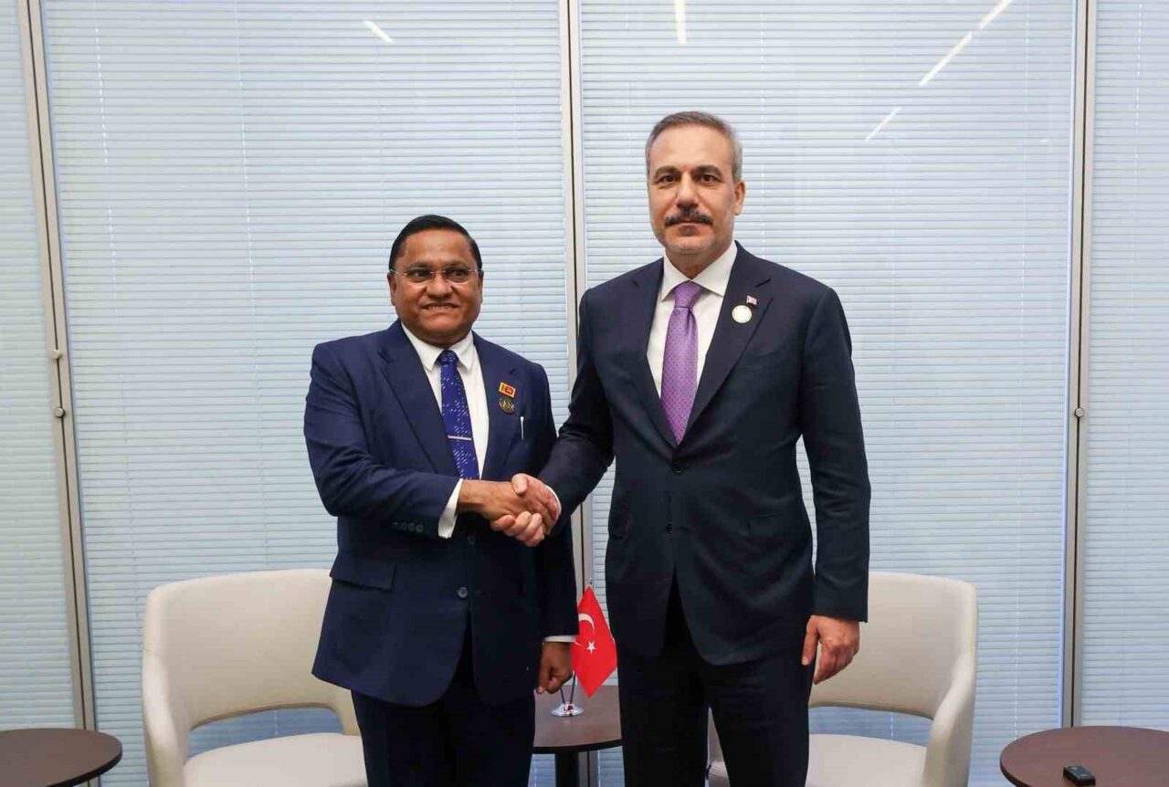 Bakan Fidan, Sri Lankalı Bakan Herath ile bir araya geldi