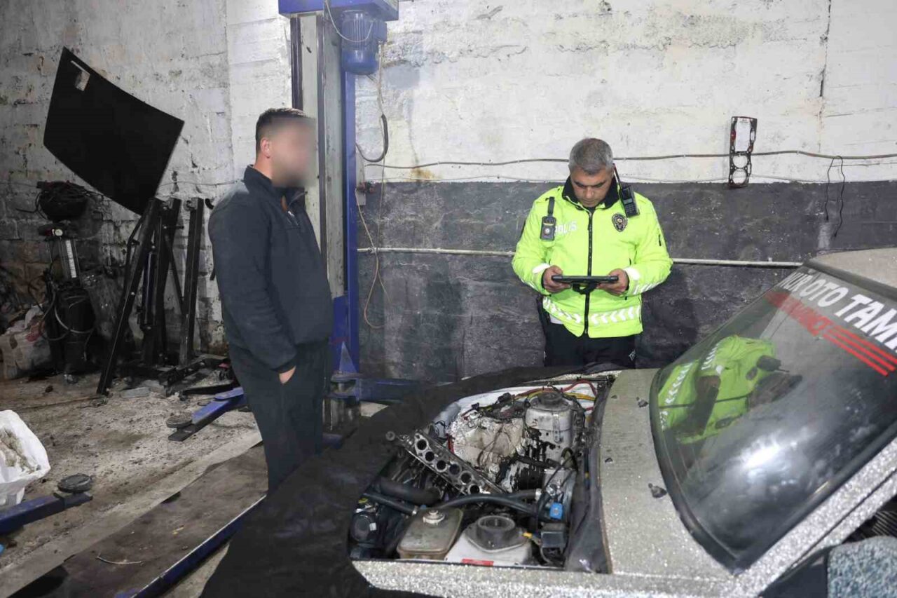 Drift cezasını ödememek için 15 dakikada aracı parçaladı