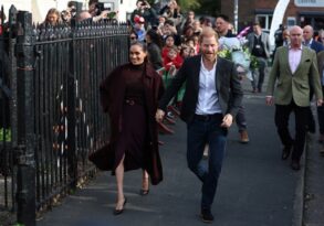 İngiltere’ye dönen Prens Harry ve Megan, ilk kez kamuoyu önüne çıktı