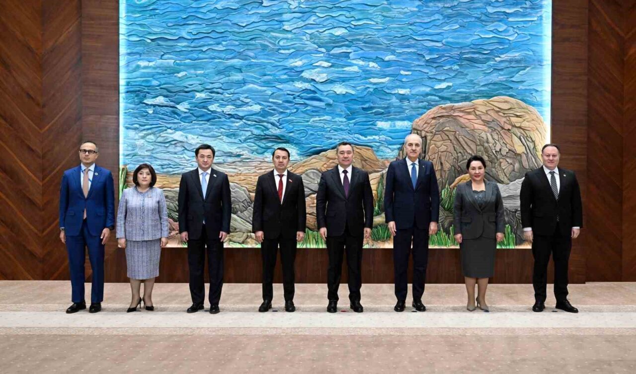 KKTC Meclis Başkanı Öztürkler, TÜRKPA aile fotoğrafında Türk dünyası liderleriyle bir araya geldi