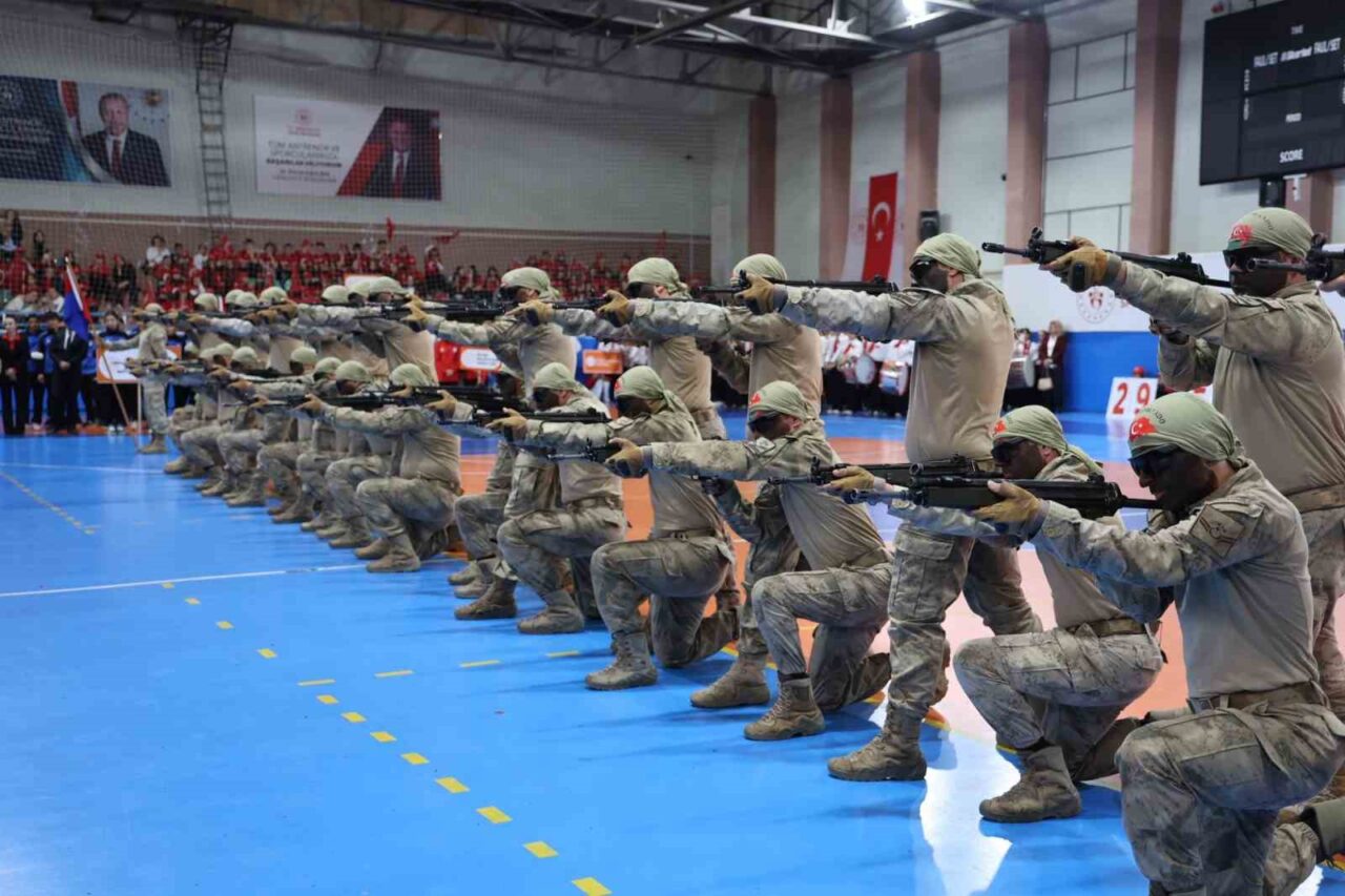 Nevşehir’de at çiftliklerinden 29 Ekim’e özel Türk bayraklı gösteri
