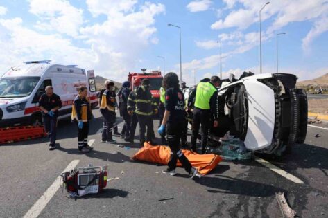 Nevşehir’de kamyonet ile otomobil çarpıştı: 2 ölü, 1 yaralı