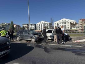 Nevşehir’de KPSS’ye yetişmeye çalışan öğrencilerin de bulunduğu 5 araç kaza yaptı: 2 yaralı