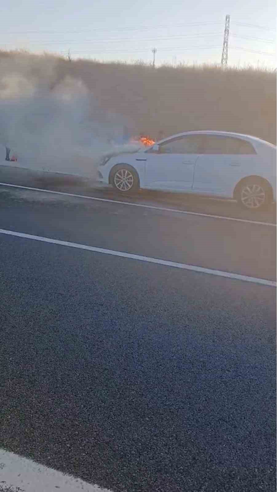Nevşehir’de seyir halindeki otomobil alev aldı
