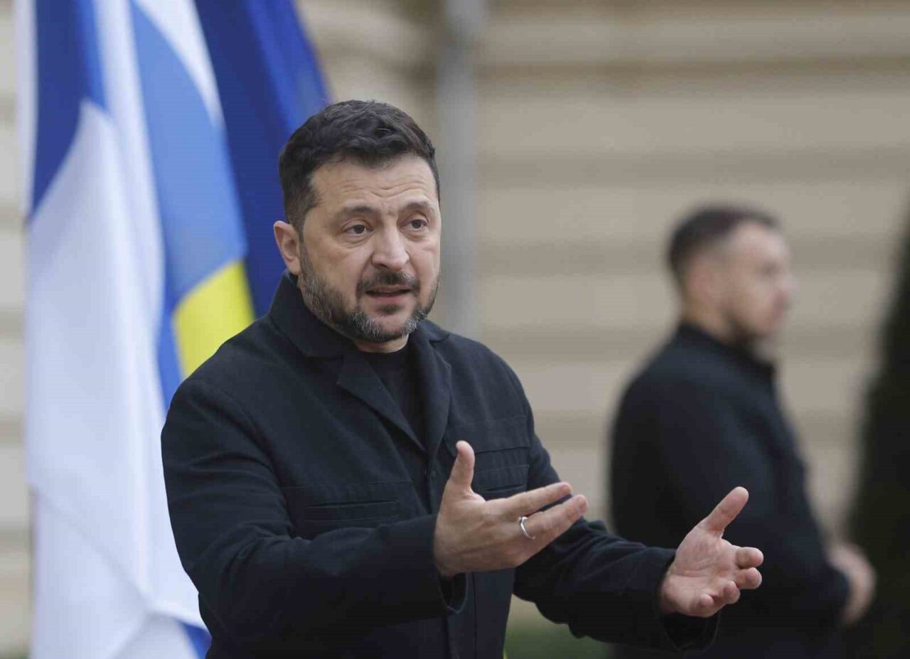 Zelenskiy: “Üçlü bir toplantıya, Rusya’ya yönelik tüm yaptırımların kaldırılmış olduğu şartlarda gitmek istemem”